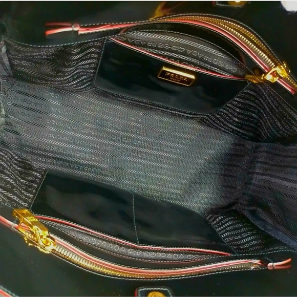 Prada handbag - Picture 6 of 8